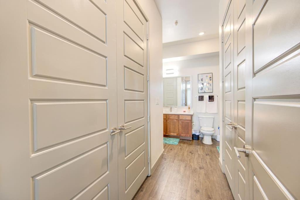 Appartamento Trendy Downtown 1Bd/Freeparking/Wi-Fi/Pool Houston Esterno foto